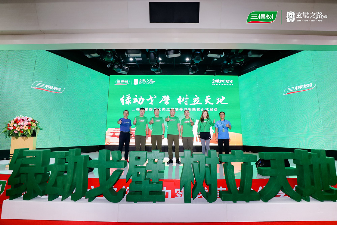 1602831393188259L4j3.jpg 4.jpg